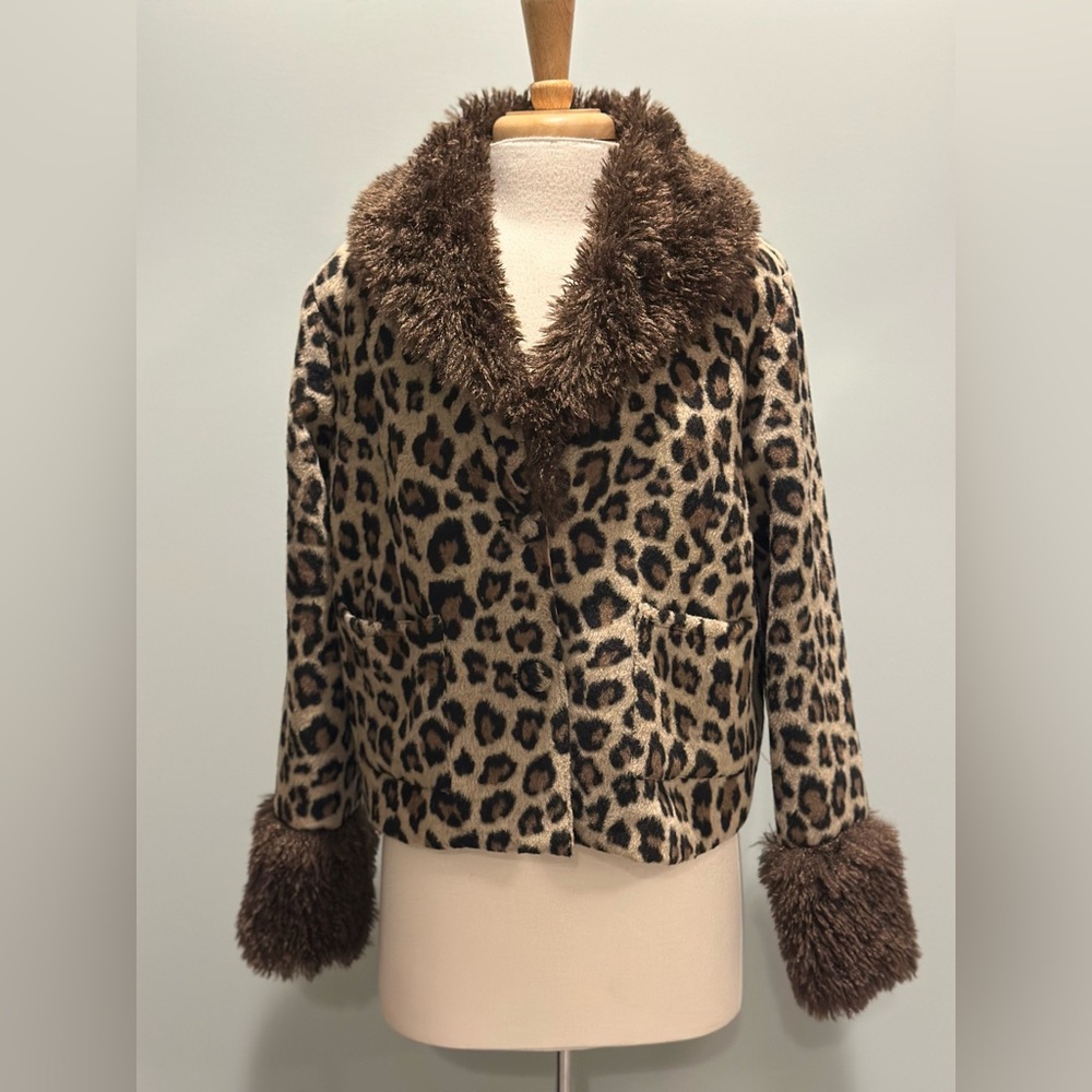 Le Lis Cheetah animal print Faux Fur cropped button jacket size Medium NWT